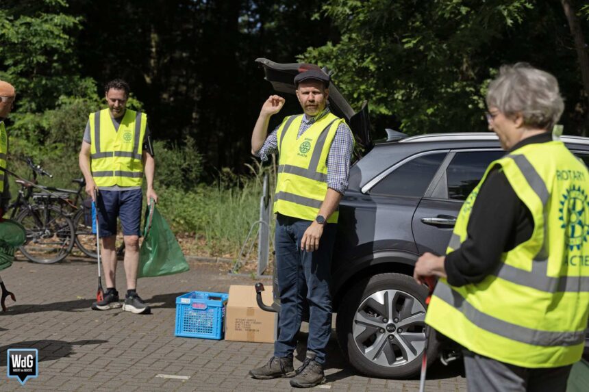 Vrijwilligers ruimen zwerfafval op tijdens EndPlasticSoup Action Day