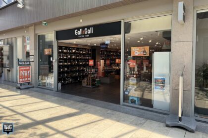 Medewerkers Gall & Gall Etos en Kruidvat voeren actie