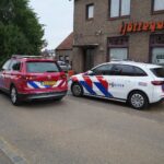 Kinderen spelen met gootsteenontstopper in Neeritter