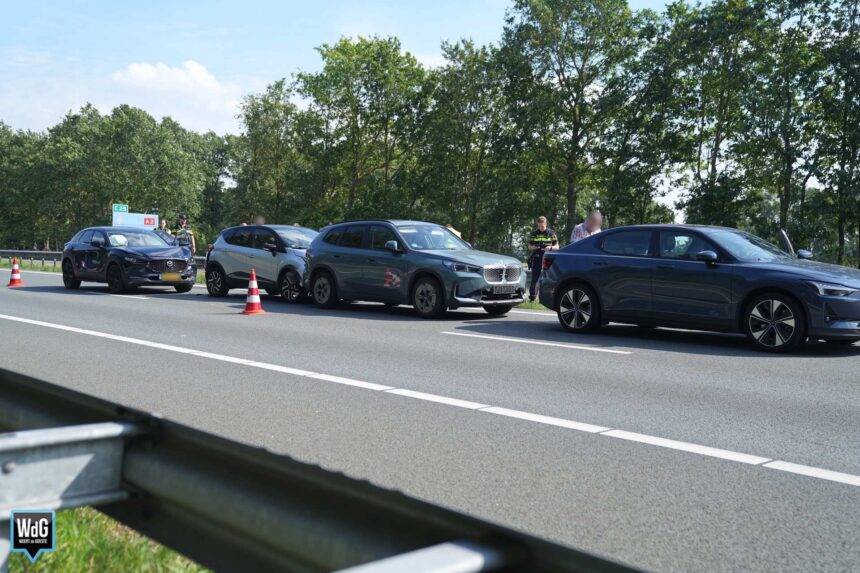 Vier auto's botsen op snelweg A2 bij Maarheeze