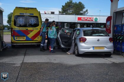 Autodeur raakt caravan bij tankstation aan A2 bij Maarheeze