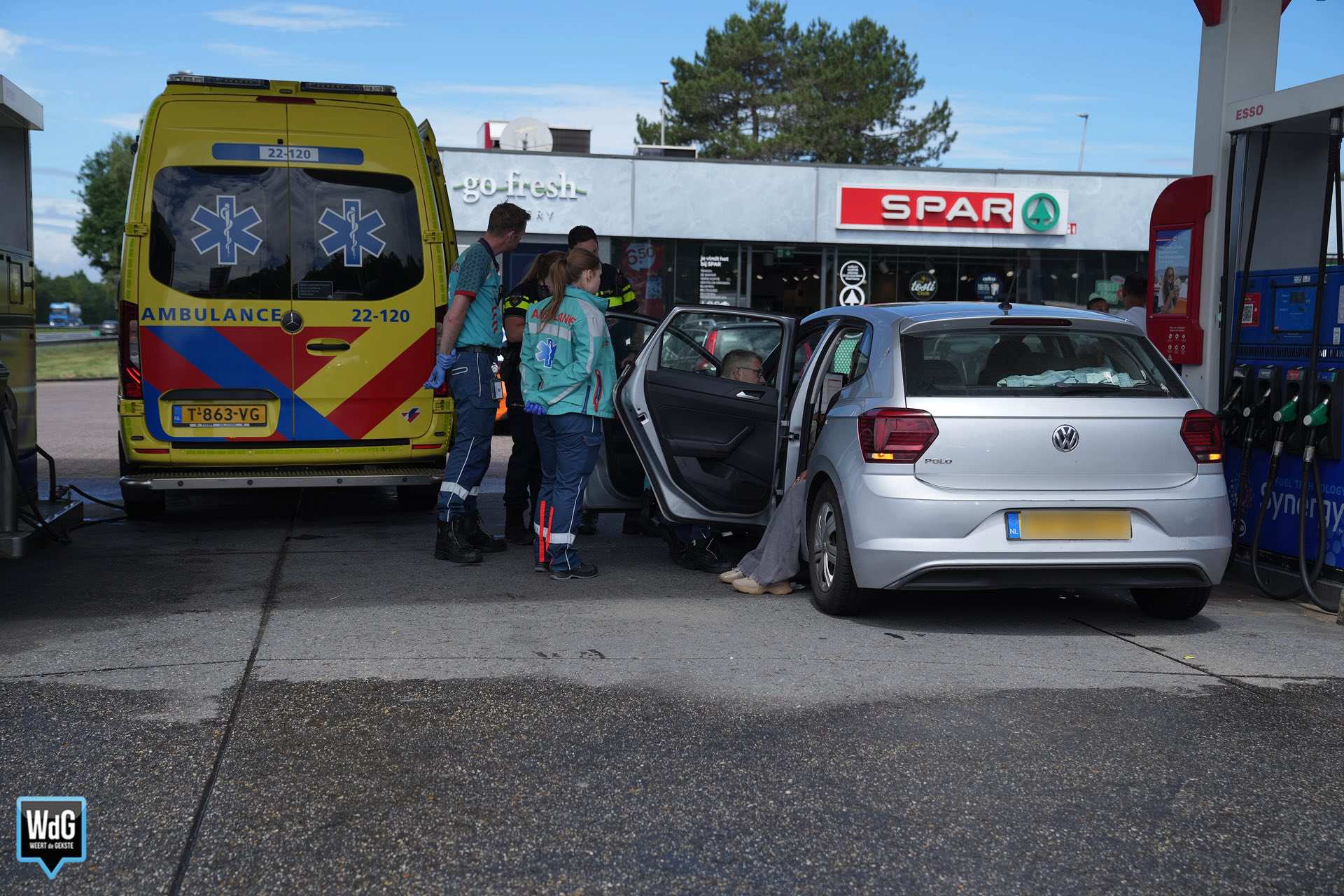 Autodeur raakt caravan bij tankstation aan A2 bij Maarheeze