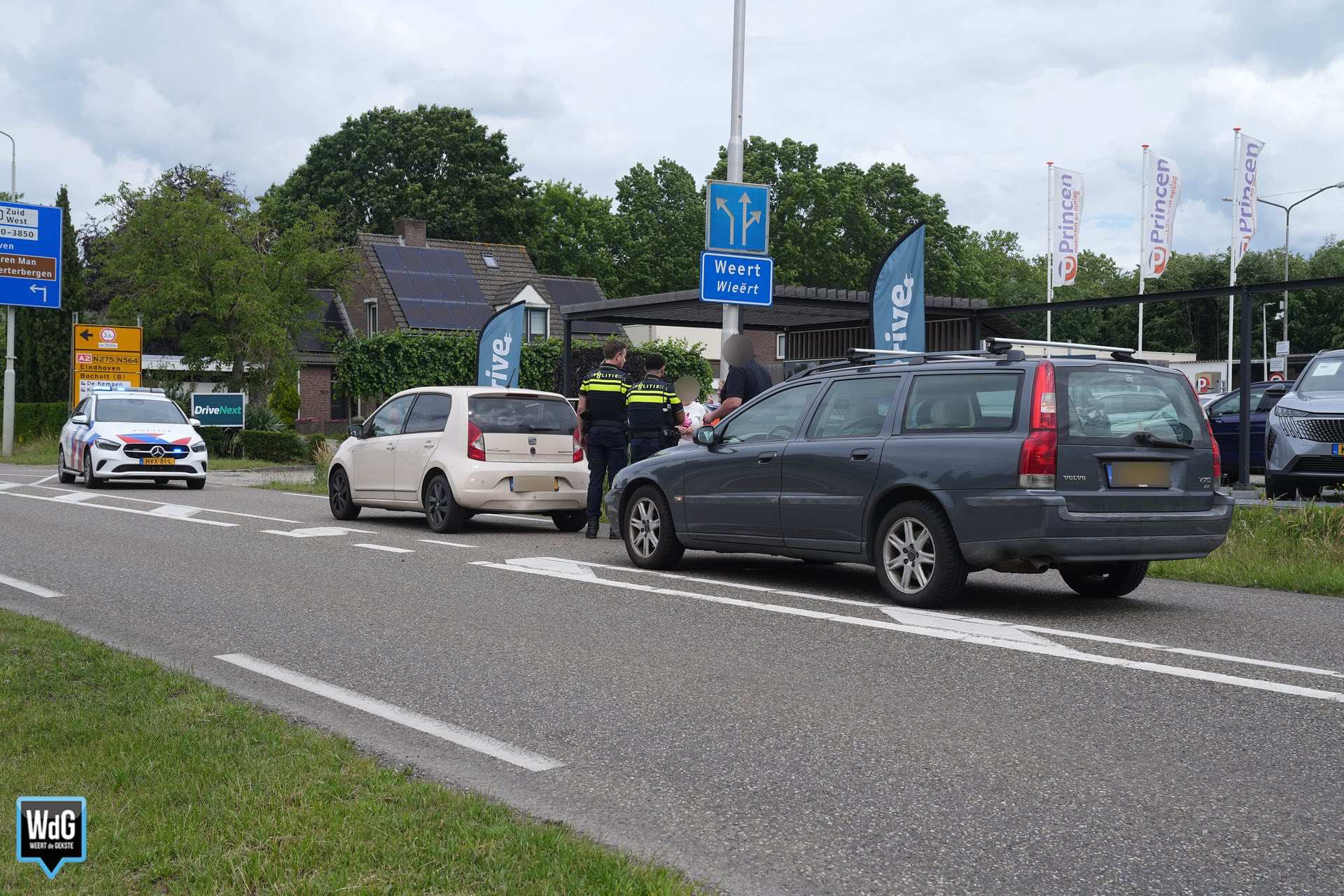 Kop-staartbotsing op Maaseikerweg in Weert