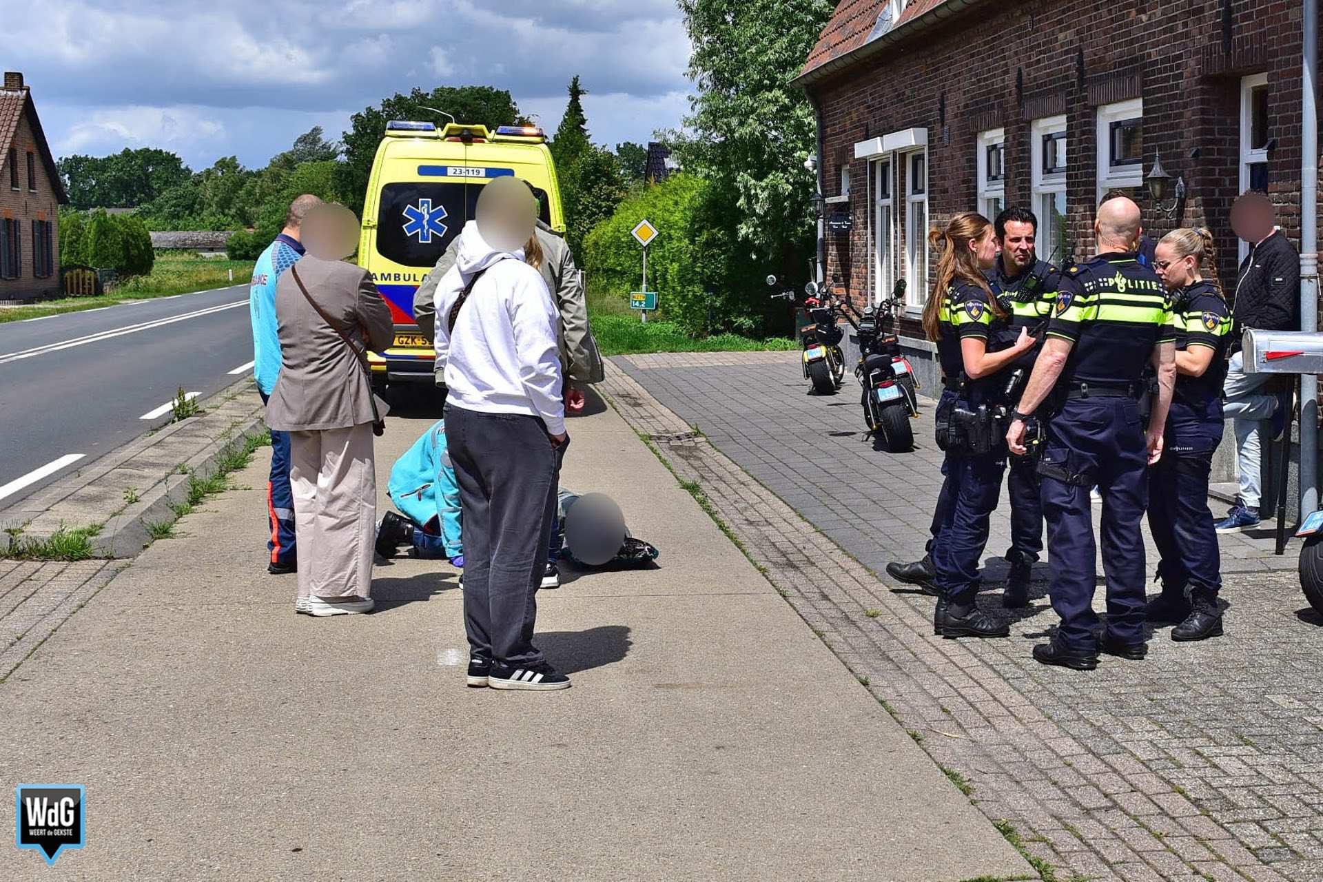 Vrouw gewond bij val met e-shopper op fietspad Roggelsedijk in Meijel