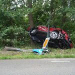 Auto raakt van de weg op Oranje Nassaulaan in Maarheeze