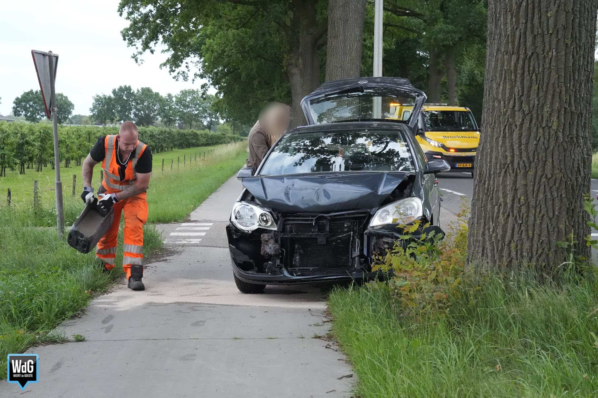 Kop-staartbotsing op Roermondseweg in Weert