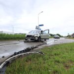 Auto zwaar beschadigd bij botsing met vrachtwagen op Suffolkweg Zuid
