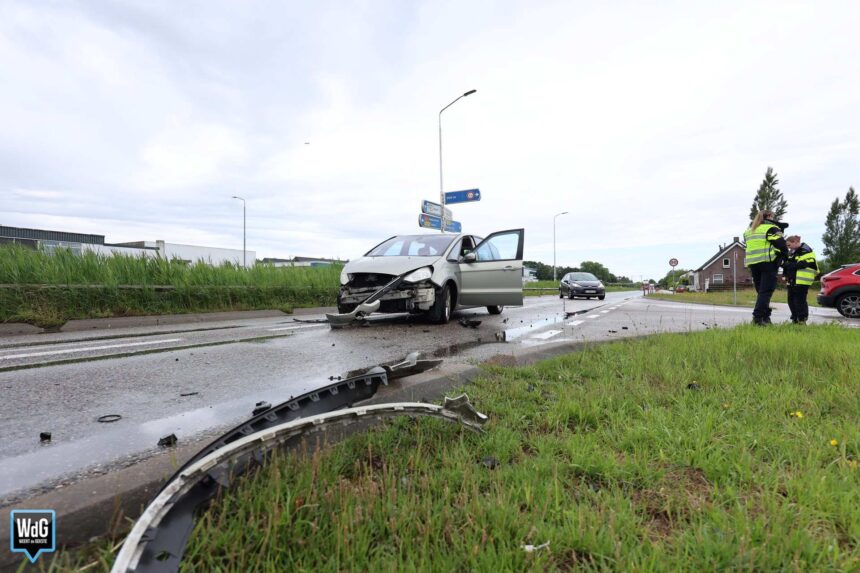 Auto zwaar beschadigd bij botsing met vrachtwagen op Suffolkweg Zuid