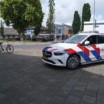 Fietsster en auto betrokken bij aanrijding op rotonde