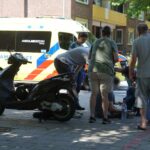 Scooterrijder ten val na botsing met auto