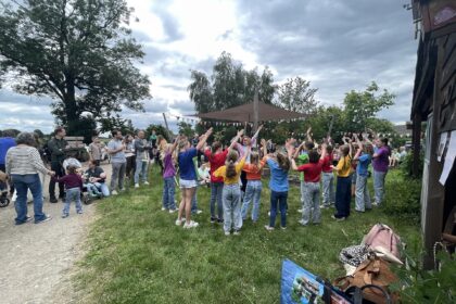 Kinderen nemen deel aan activiteit tijdens de Open dag van de Herenboeren Land van Weert