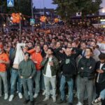 Oranjegekte in Weert: honderden fans kijken samen naar eerste WK-wedstrijd