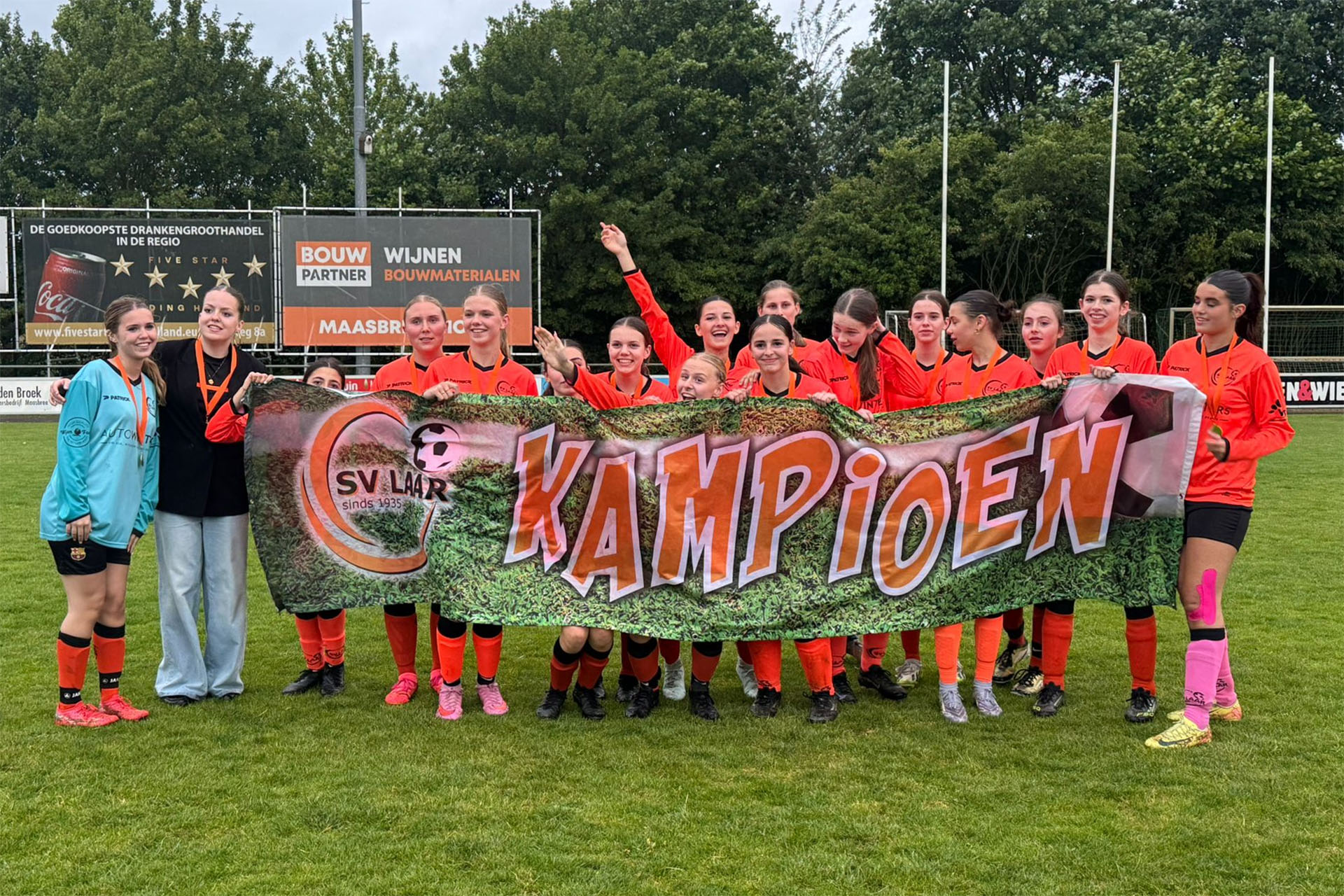 SV Laar MO17 pakt kampioenschap