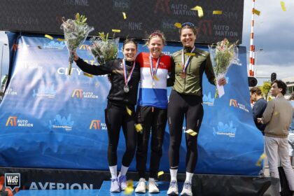 Podium prijzen dames NK Halve tijdens City Triathlon Weert