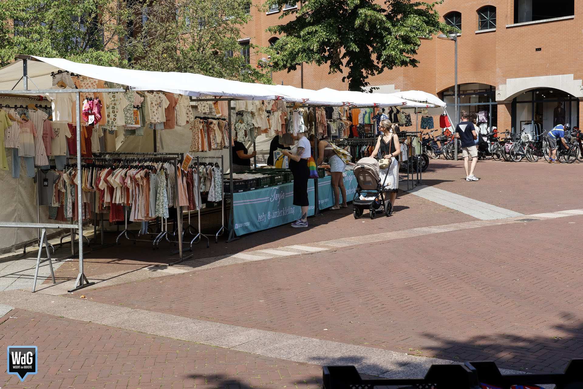 De weekmarkt in Weert sluit eerder vanwege de hitte. Foto van Theo van de Winkel