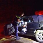 Politie houdt man aan na vondst drugs, wapen en lekkende benzine