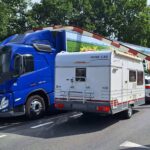 Ingestuurde foto - Vrachtwagen rijdt hoogteportalen bij Kelperbrug op N280 aan