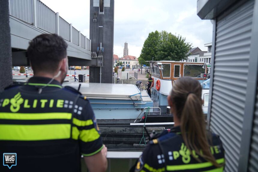 Wederom aanvaring tussen binnenvaartschip en Stadsbrug Weert