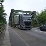 Provincie plaatst hoogteportalen bij Kelperbrug om zwaar verkeer te weren. Archieffoto