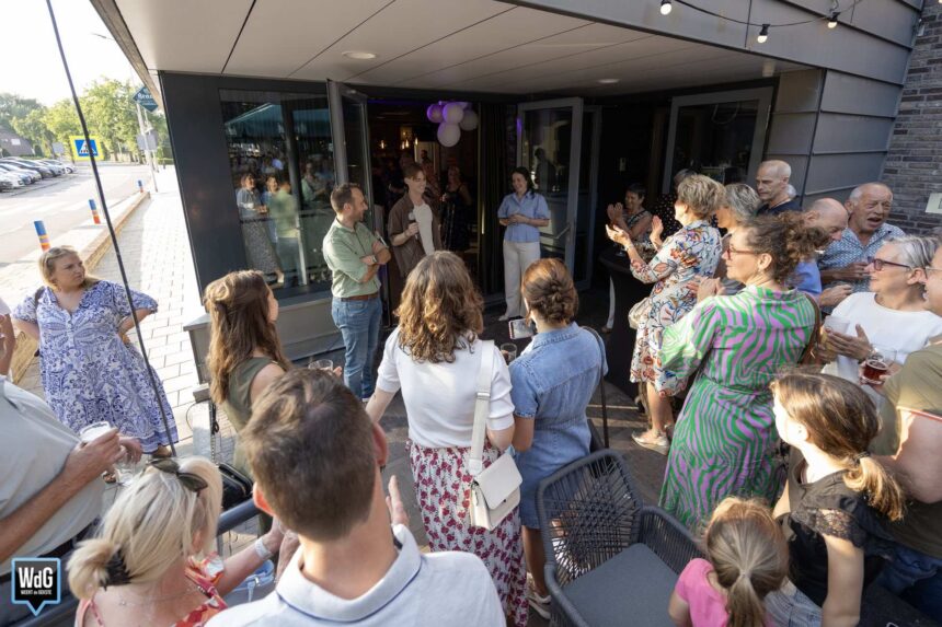Dorpscafé Beej Os officieel geopend: 'Hier is Swartbroek sterk in'