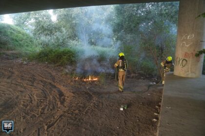 Bermbrand onder A2-viaduct in Weert snel geblust