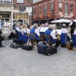 Senioren Orkest Cranendonck verzorgt een concert op de Oude Markt in Weert. Foto van Theo van de Winkel