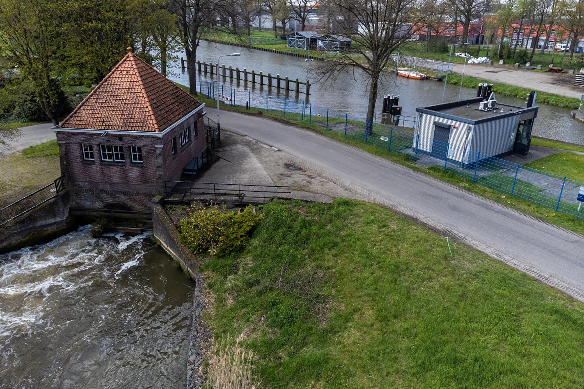 Gluren bij de buren bezoekt Roeven. Foto van Jac. Duijf