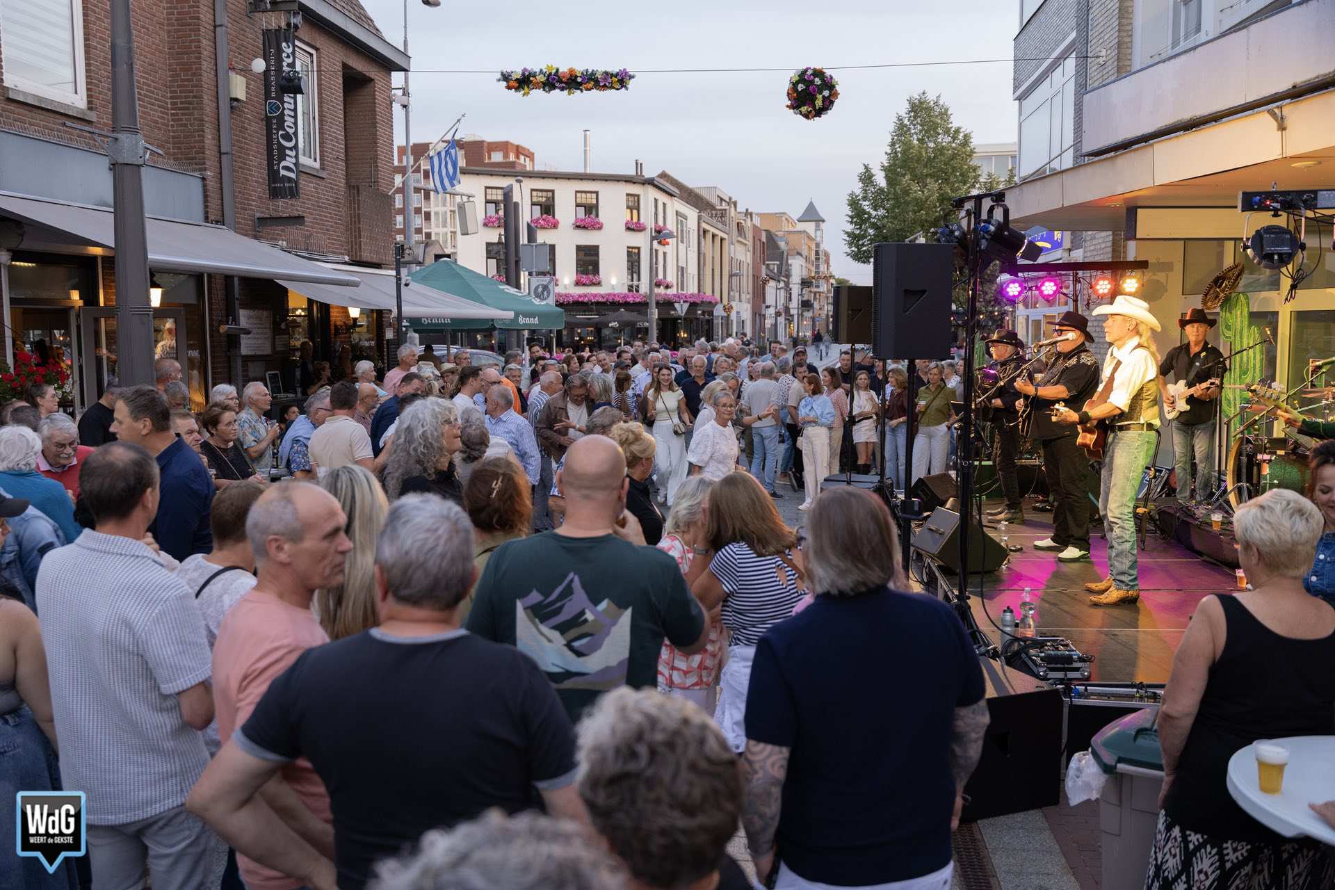 Tony's T-Mex luidt bouwvak in met drukbezochte avond bij Du Commerce