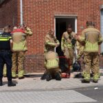 Brandweer ventileert woning aan de Keulerstraat na rookontwikkeling door drooggekookte pan.
