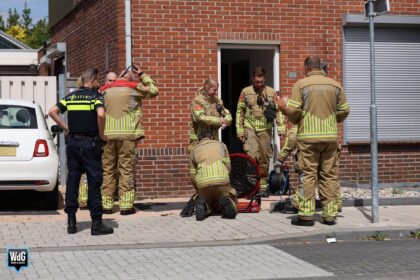 Brandweer ventileert woning aan de Keulerstraat na rookontwikkeling door drooggekookte pan.