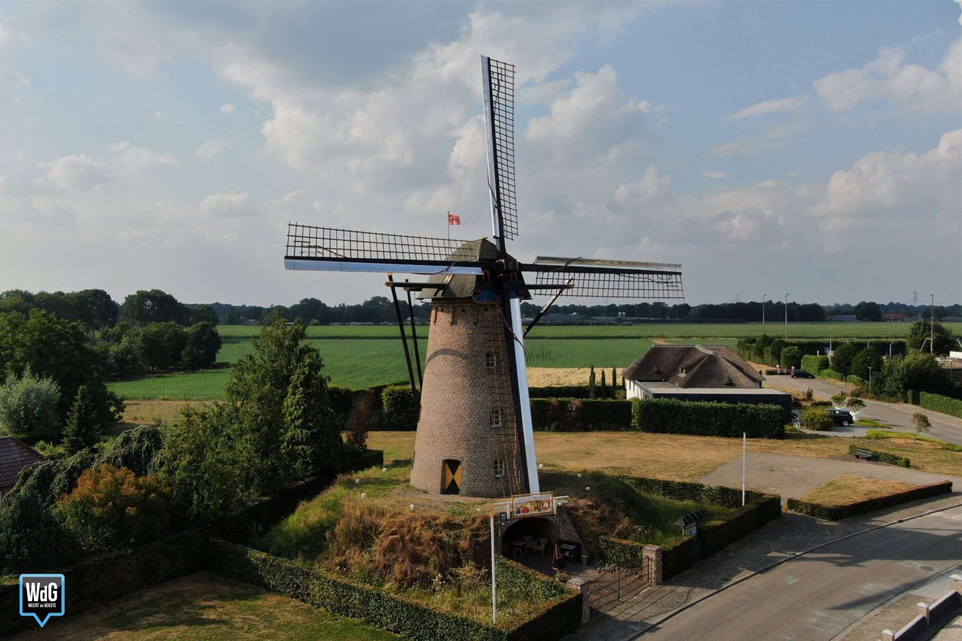 Oldtimertreffen bij molen de Korenbloem in Ospel. Archieffoto