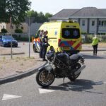 Auto en motor botsen op T-splitsing Ringbaan-Noord