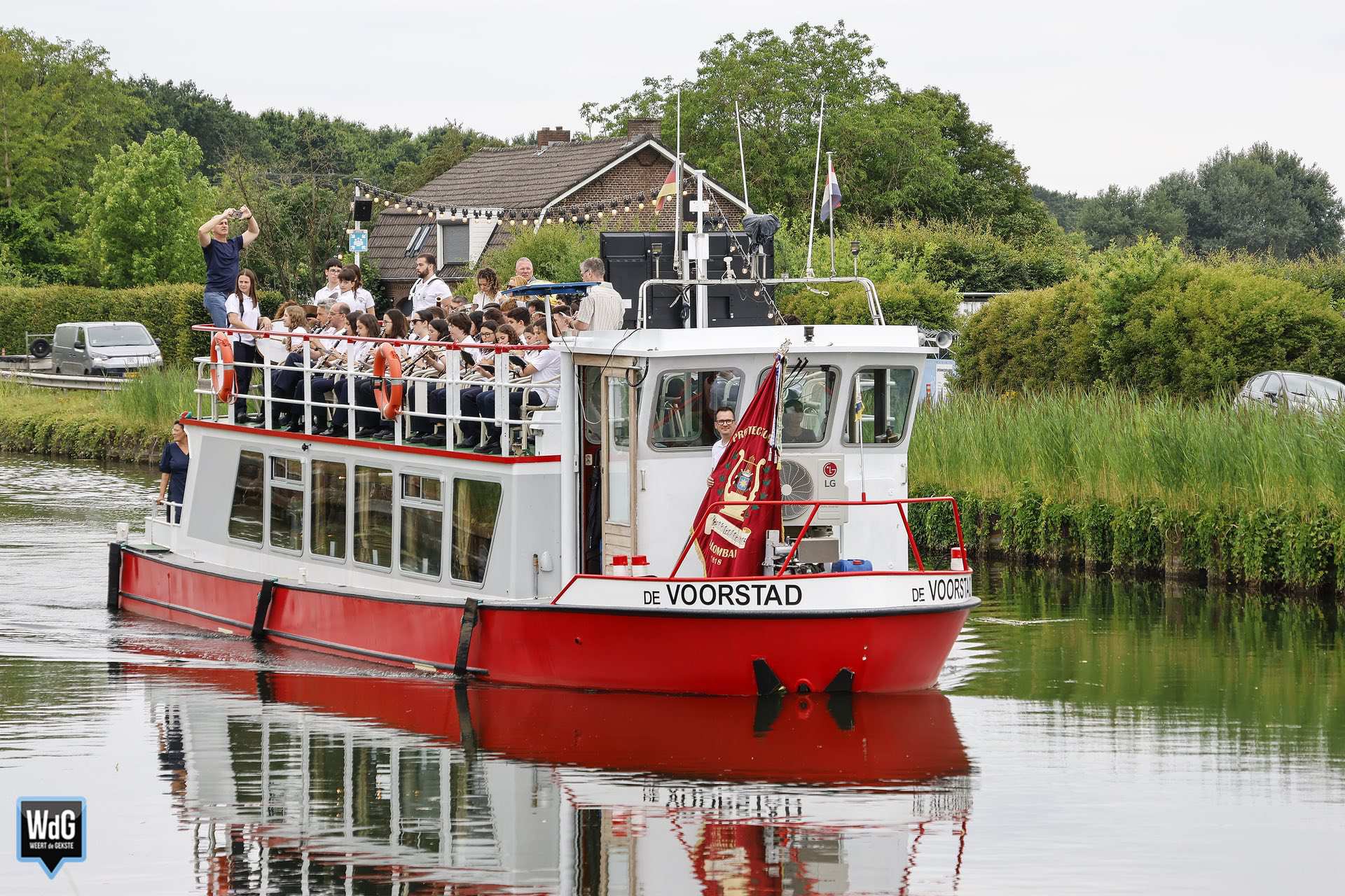 Spaanse harmonie brengt Weerter binnenstad tot leven met muzikale tocht