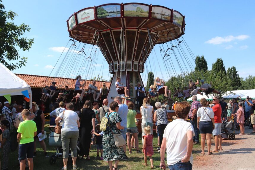 Nostalgische kinderkermis bij Openluchtmuseum Eynderhoof. Foto via Limburgs Openluchtmuseum Eynderhoof