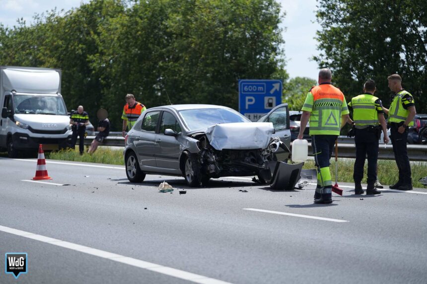 Ongeval met vier voertuigen op A2 bij Leende zorgt voor file
