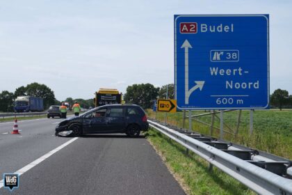 Auto's botsen op snelweg A2 in Weert