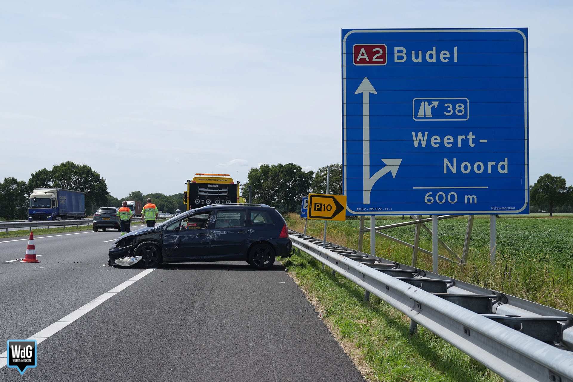Auto's botsen op snelweg A2 in Weert