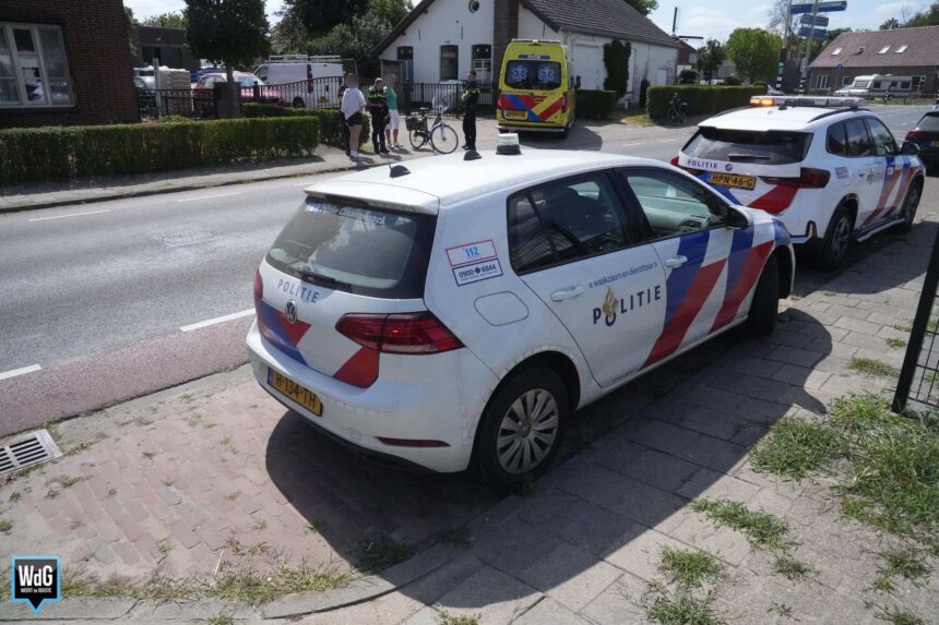 Fietsster naar ziekenhuis na botsing met auto in Budel