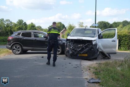 Bestelauto met stierensperma en auto met zwangere vrouw botsen in Budel
