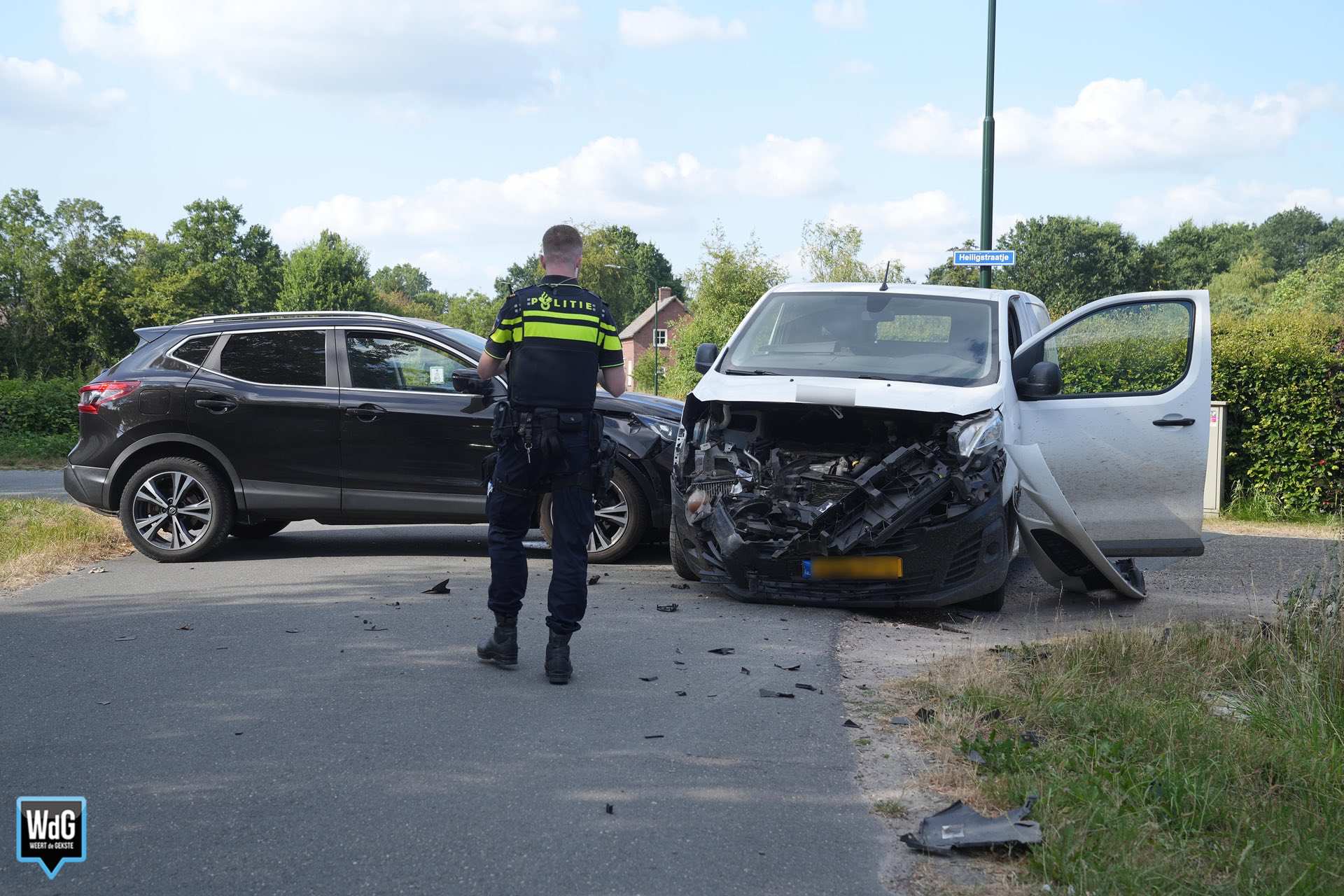 Bestelauto met stierensperma en auto met zwangere vrouw botsen in Budel