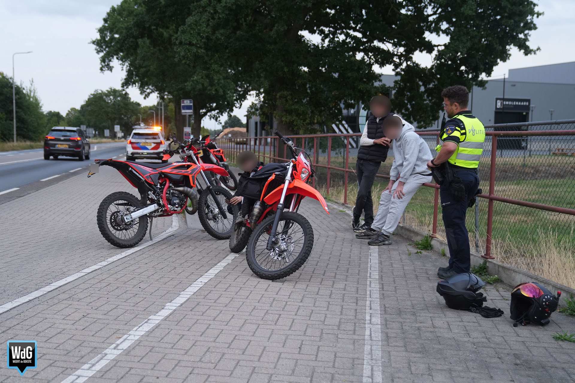 Jongeman met schakelbrommer ten val op N280 bij Kelpen-Oler