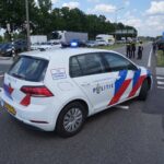Wielrenner botst tegen pick-uptruck op Randweg Zuid in Nederweert