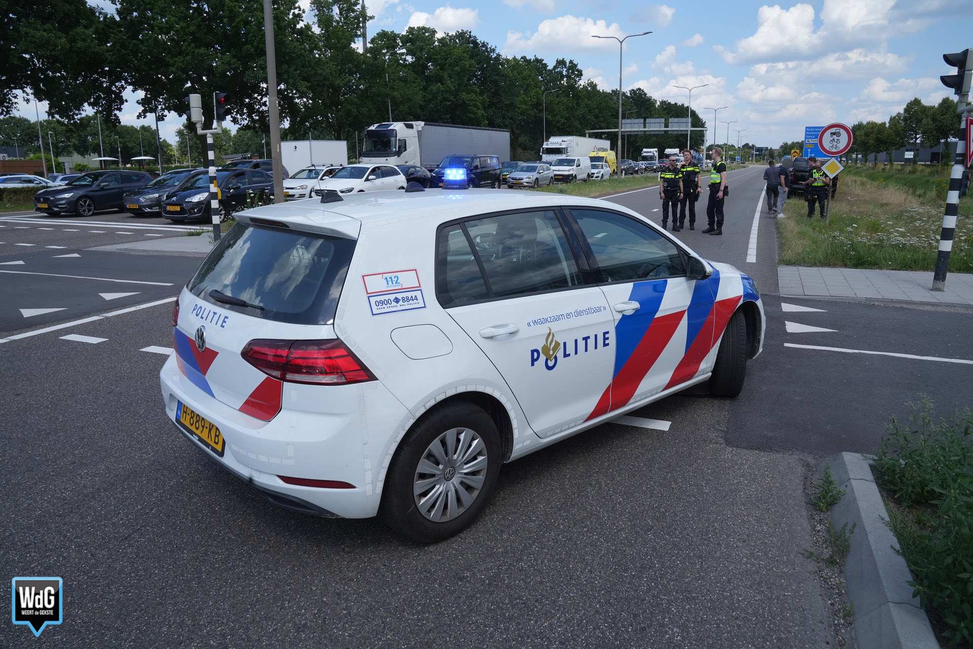 Wielrenner botst tegen pick-uptruck op Randweg Zuid in Nederweert