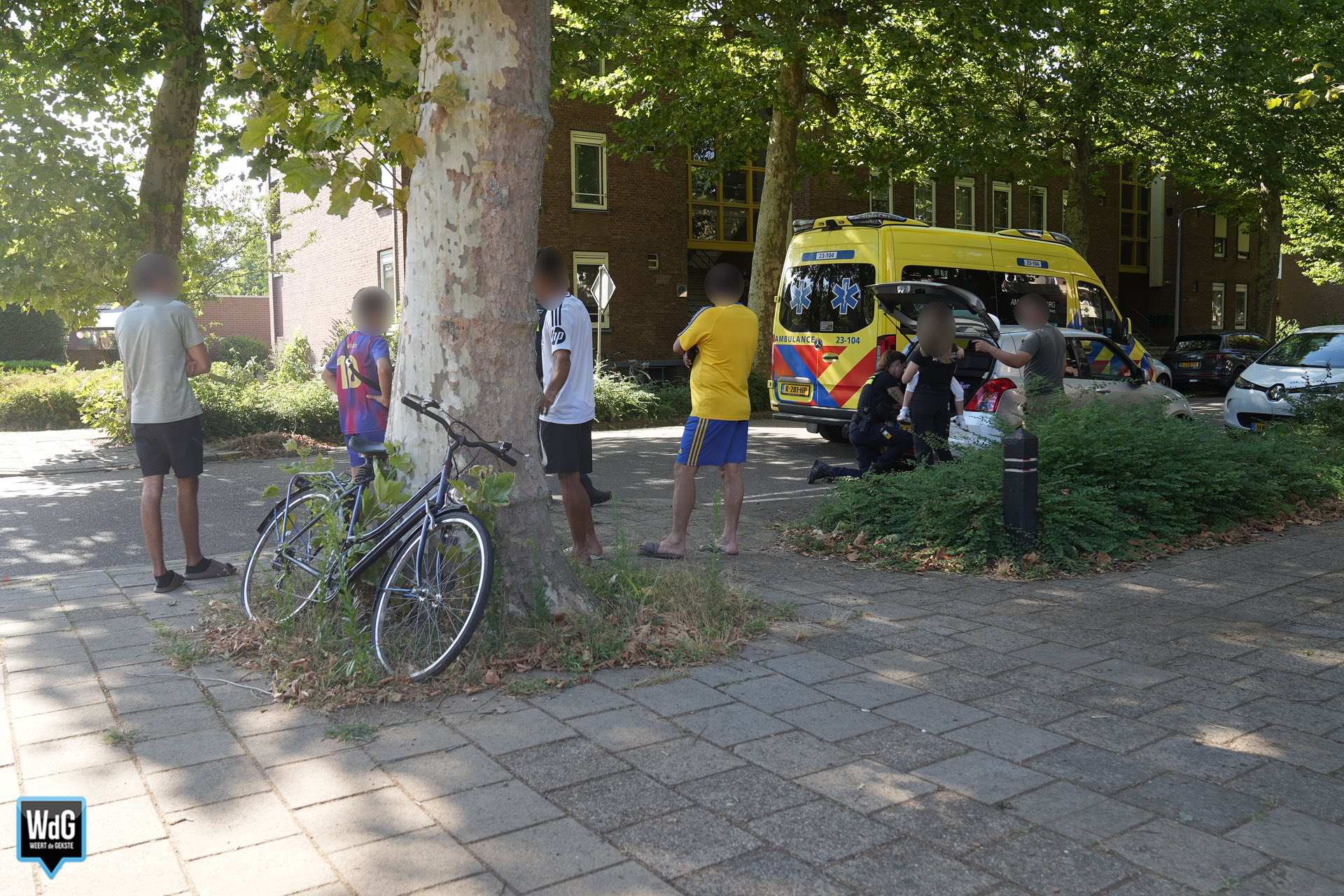 Auto en fietser botsen op Sint Jozefslaan