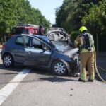 Auto vat vlam na botsing in Hunsel, politie maakt einde aan 'wave'