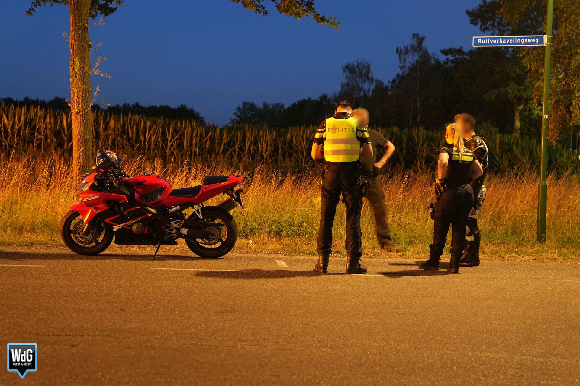 Motor met twee opzittenden onderuit in Budel