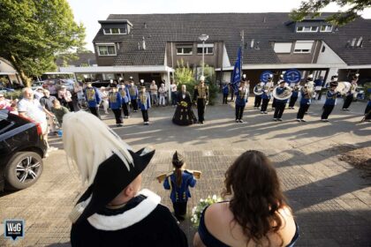 Schutterij St. Oda brengt serenade aan prijswinnaars OLS