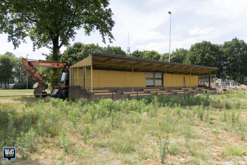 Tribune FC Oda verdwijnt terwijl herinneringen blijven
