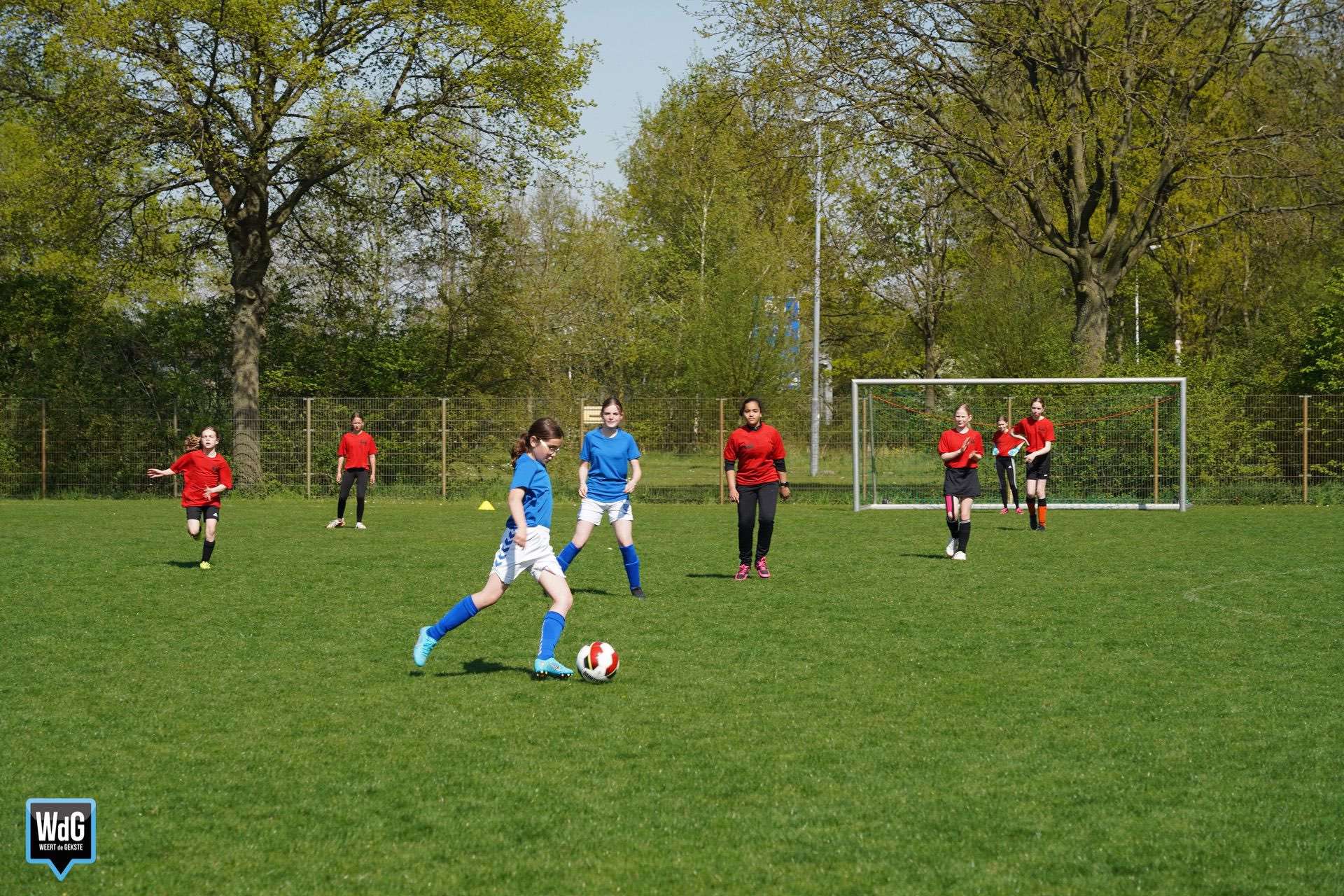 Weerter voetbalclubs en Voetbalschool Tiki Taka organiseren Vriendenveld voor jongens en meiden die lekker willen voetballen. Archieffoto