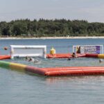 Water, zon en spektakel tijdens beachwaterpolotoernooi in Weert